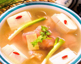 催乳食疗：炖豆腐猪蹄香菇